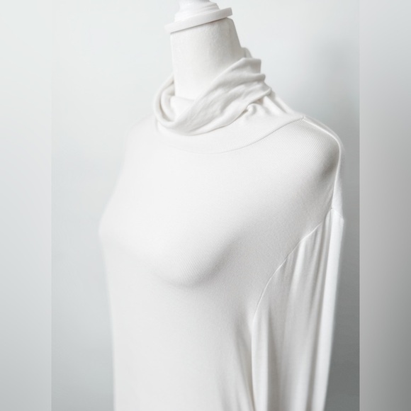 Universal Standard Foundation Turtleneck - Picture 4 of 7